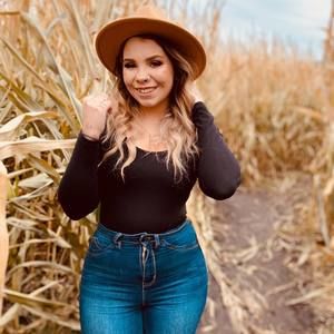 Meet your Posher, Taryn